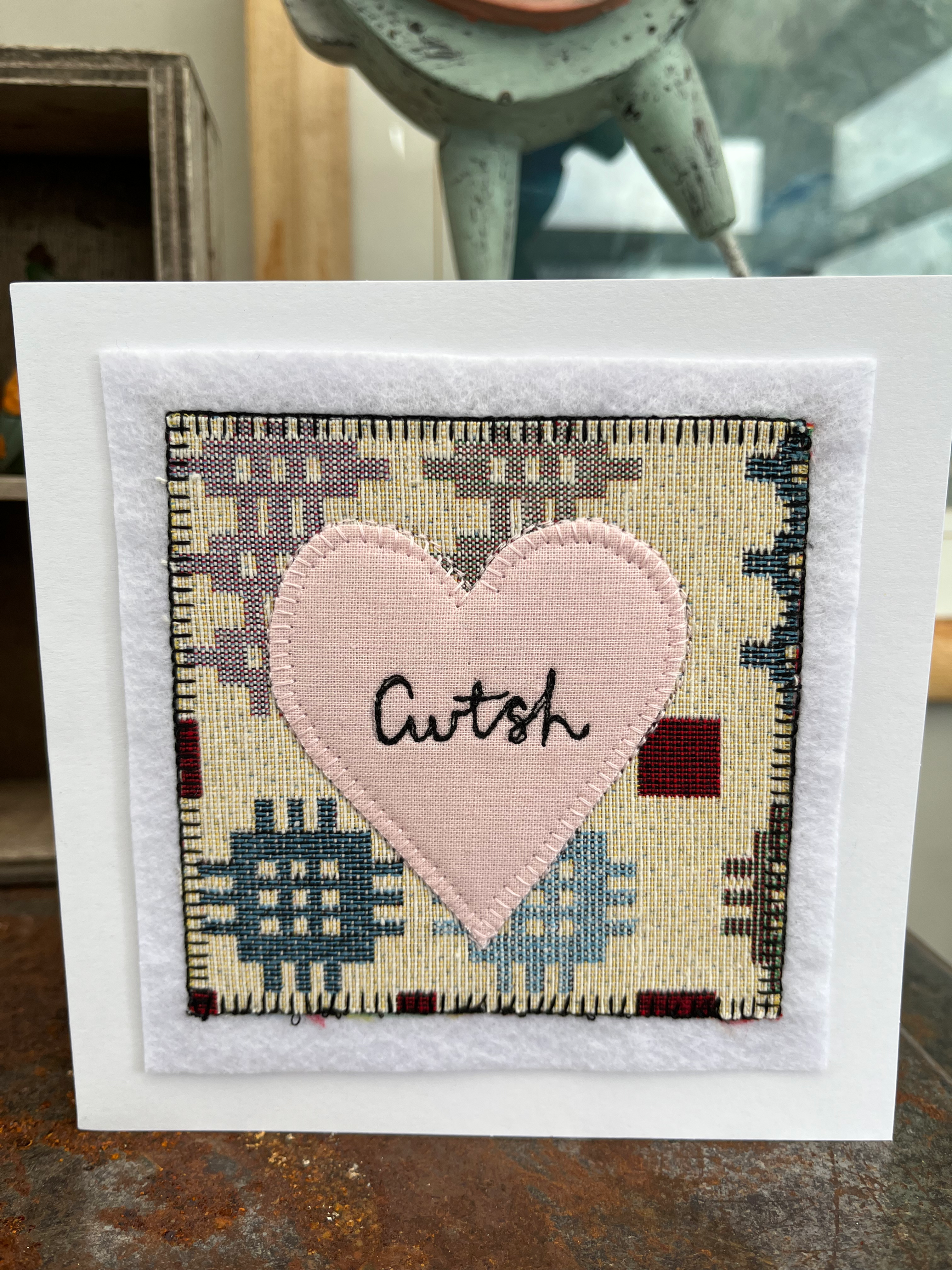 Cerdyn Wedi'i Wneud â Llaw - Cwtsh