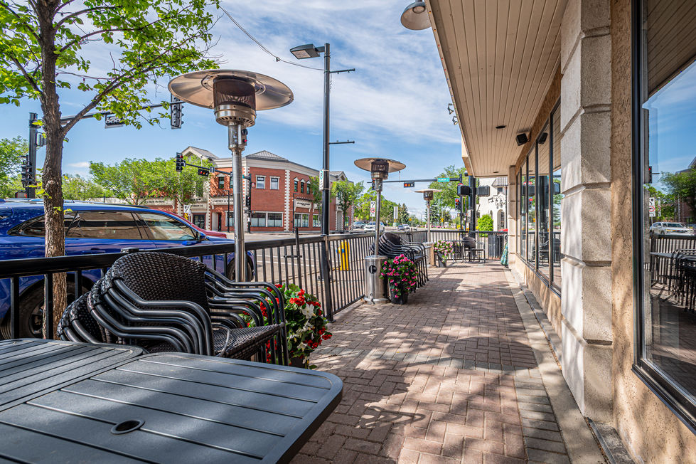 outdoor patio at 100-21 Perron St, St Albert, AB