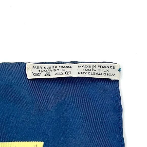 Thumbnail: Hermes Carré 90 Caribe Bird Silk Scarf