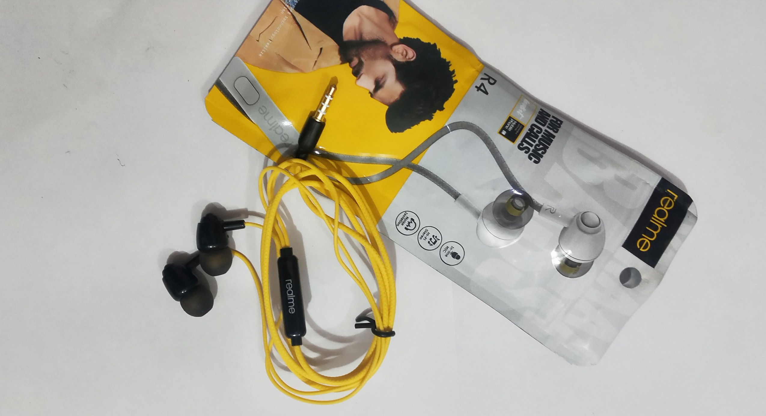 Realme R4 Earphones