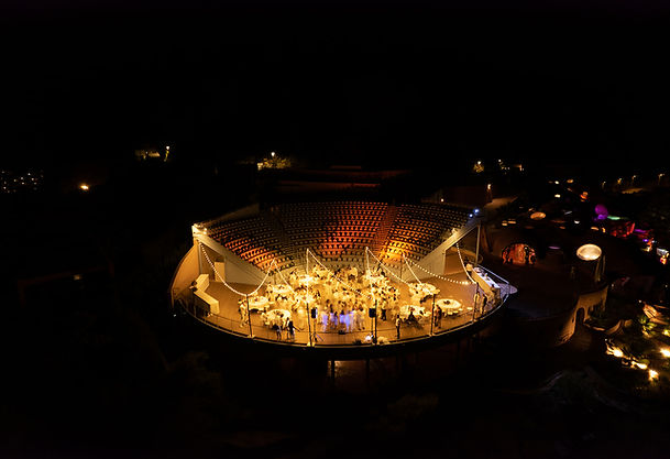 Événement haut de gamme à la Maison bulles avec groupe de musique live et réception de luxe sur la Côte d'Azur