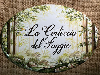 targa in ceramica, targhe in ceramica, targa ceramica, targhe ceramica, targa fuoriporta, targhe fuoriporta, targa personalizzata, targhe personalizzate, insegna ceramica, insegne ceramica, insegna dipinta a mano, insegne dipinte a mano, insegna ceramica, insegne ceramica, ovale ceramica, targhette ceramica, targhetta ceramica, artigianato artistico italiano, made in italy, targhette personalizzate, targa personalizzata, targhe dipinte a mano, targa dipinta a mano, numero civico, numeri civici dipinti a mano, ceramica dipinta a mano, ceramiche dipinte a mano, ceramiche personalizzate, insegne artigianali, insegna fatta a mano, insegne fatte a mano, targa con nomi, targhe con nomi, targa con scritte, targa b&b, insegna b&b, insegna casa vacanze, insegne case vacanza, insegna turistica, targa casa in campagna, targa casa al mare, regalo famiglia, regalo coppia, regalo casa, disegno famiglia, targa nomi famiglia, piastrella nomi famiglia, regalo inaugurazione, pergamena ceramica, maiolica dipinta a mano, maiolica personalizzata, targa villa, targa ceramica villa, maioliche artistiche, maioliche dipinte a mano, regalo anniversario, regalo azienda, regalo cerimonia, targa b&b, insegna b&b, insegna b&b dipinta a mano, insegna b&b ceramica, 