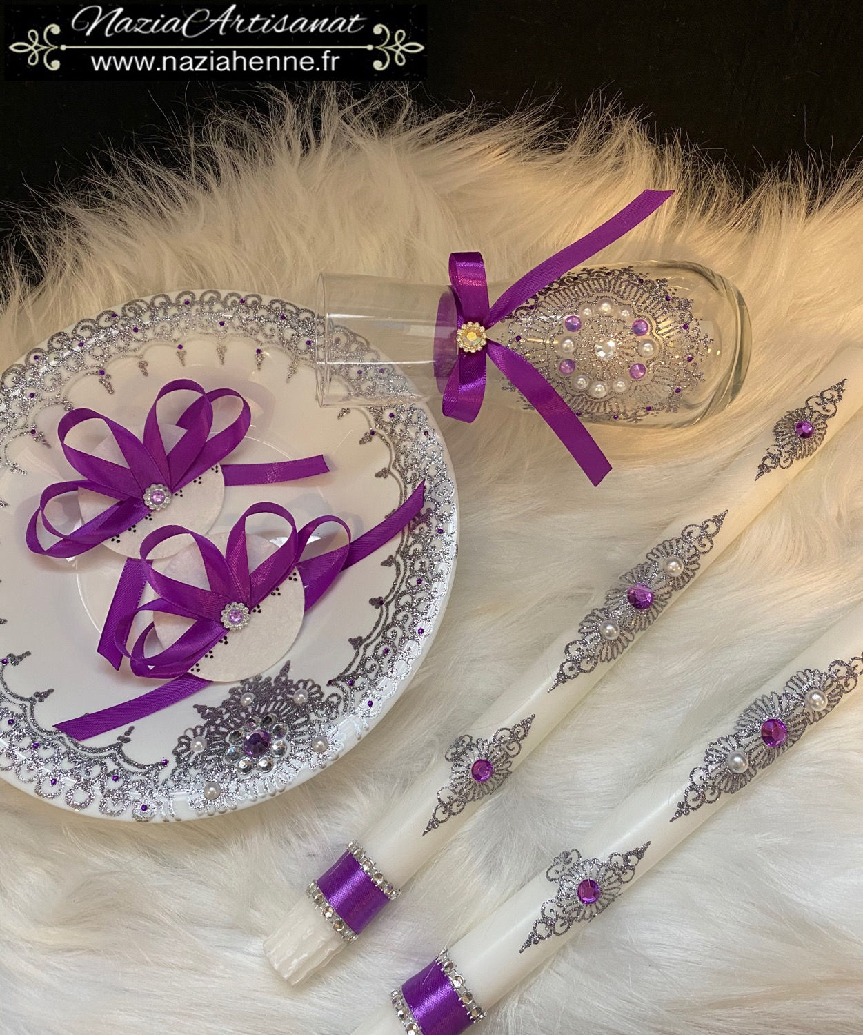 1 Assiette + 2 Bracelets + 1 Verre + 2 Longues bougies décorés