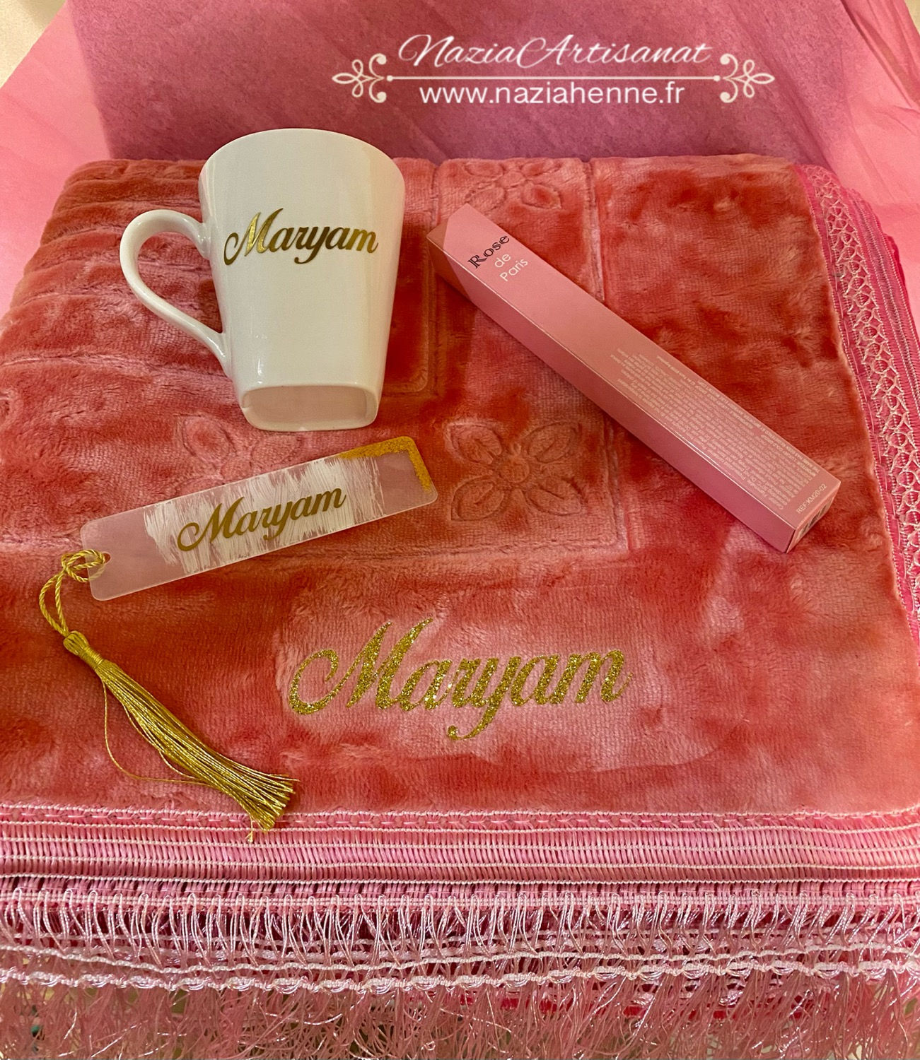 Tapis & Mug & Marque page personnalisables + Parfum
