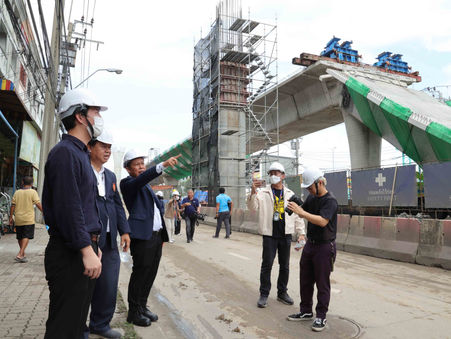 "Launcher"รับน้ำหนักไม่ไหวจึงพลิกตัวสะพานยกระดับอ่อนนุช-ลาดกระบังพังถล่ม