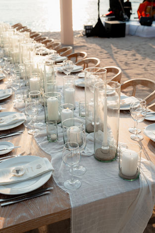 Elegant wedding reception table setting