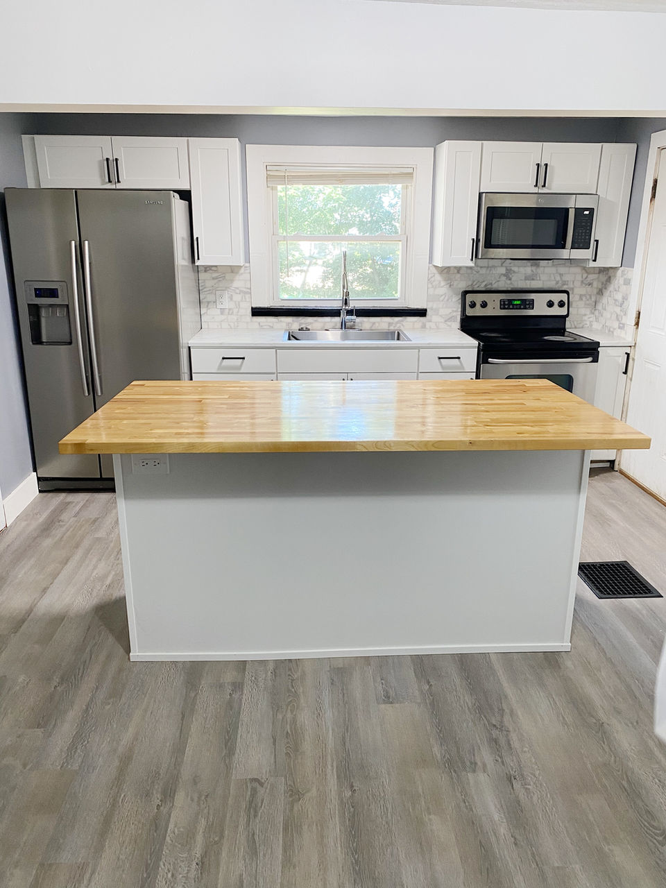 Modern kitchen with island.jpeg