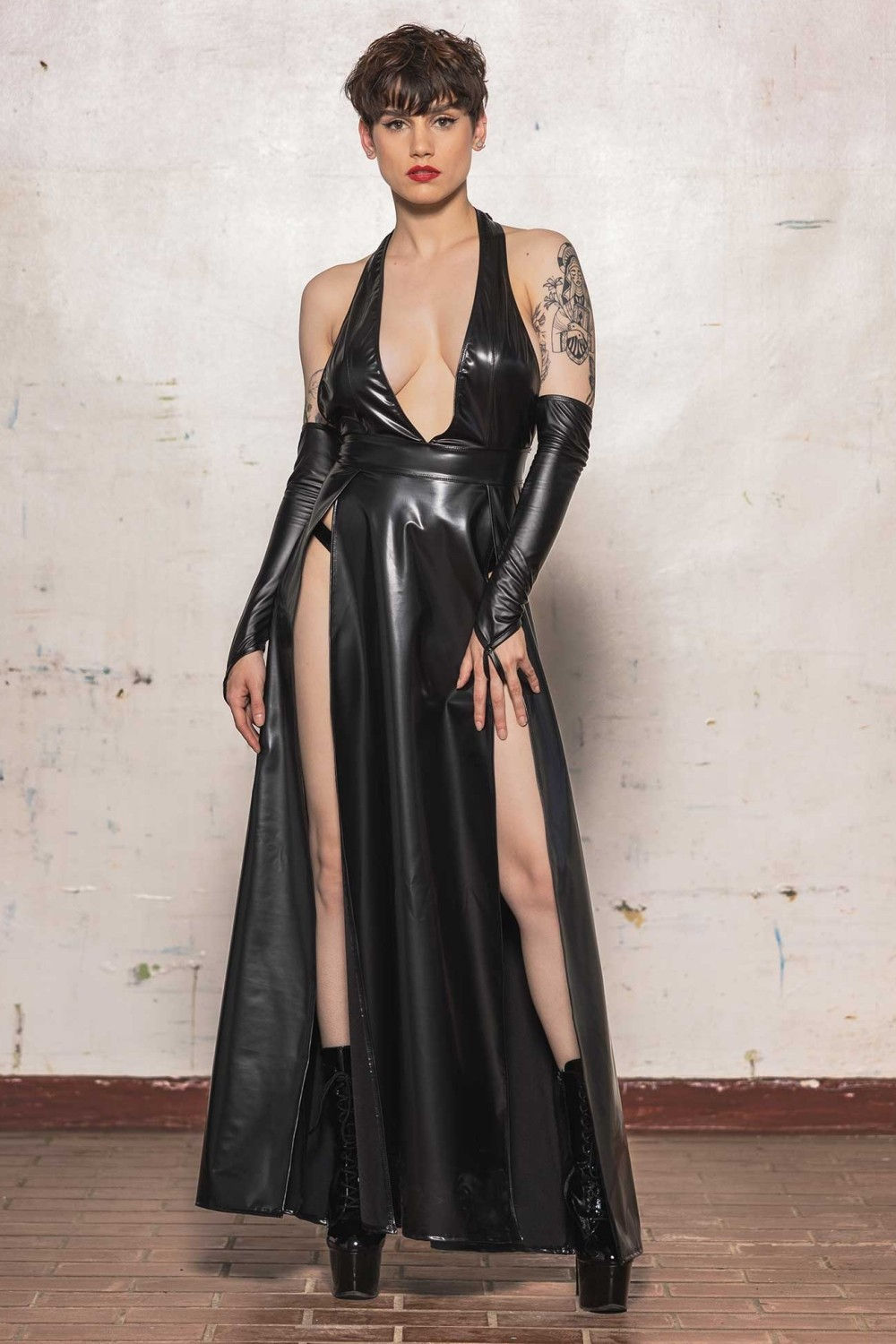 Lilith robe vinyle mat