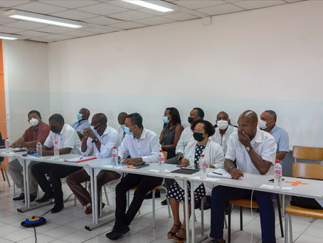 Crise sociale en Guadeloupe : Elus et syndicats discutent.