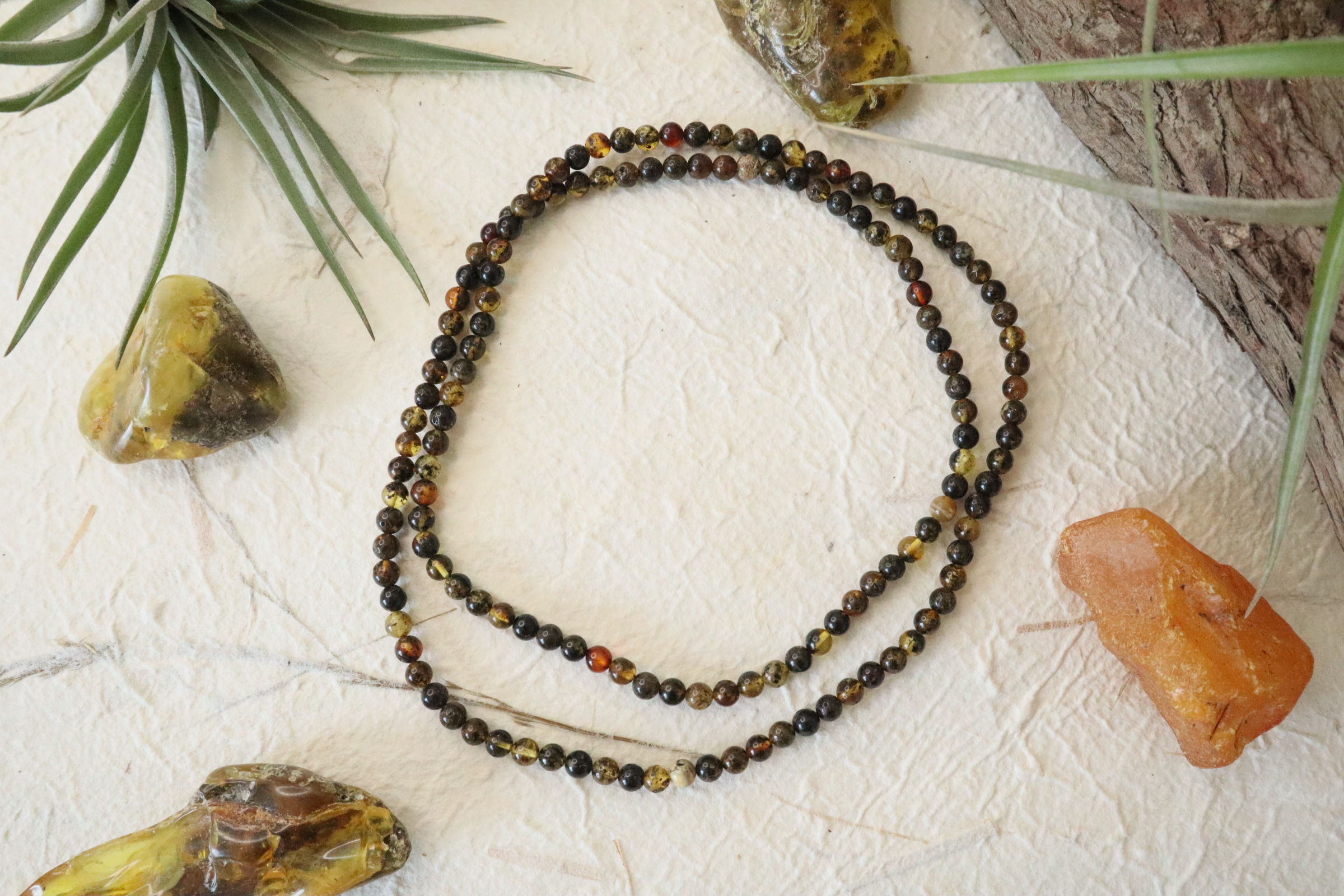 שרשרת וצמיד ענברים ירוק כהה מבריק, עבודת יד