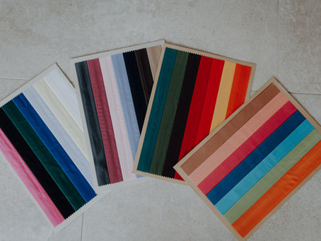 vier Farbfächer mit den unterschiedlichen Farbtypen dargestellt