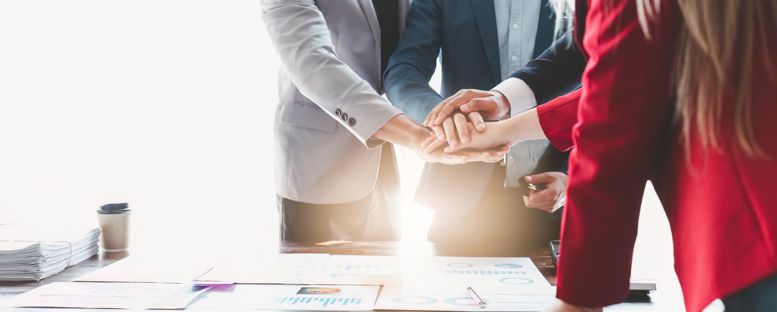 Why US-Based Live Agent Support Is Mission-Critical in Healthcare, Insurance, and Financial Services