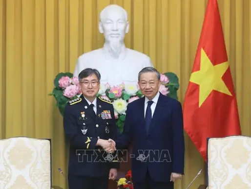베트남 총서기장 겸 국가주석 토람 (Tô Lâm)은 한국 해경사령관 영접