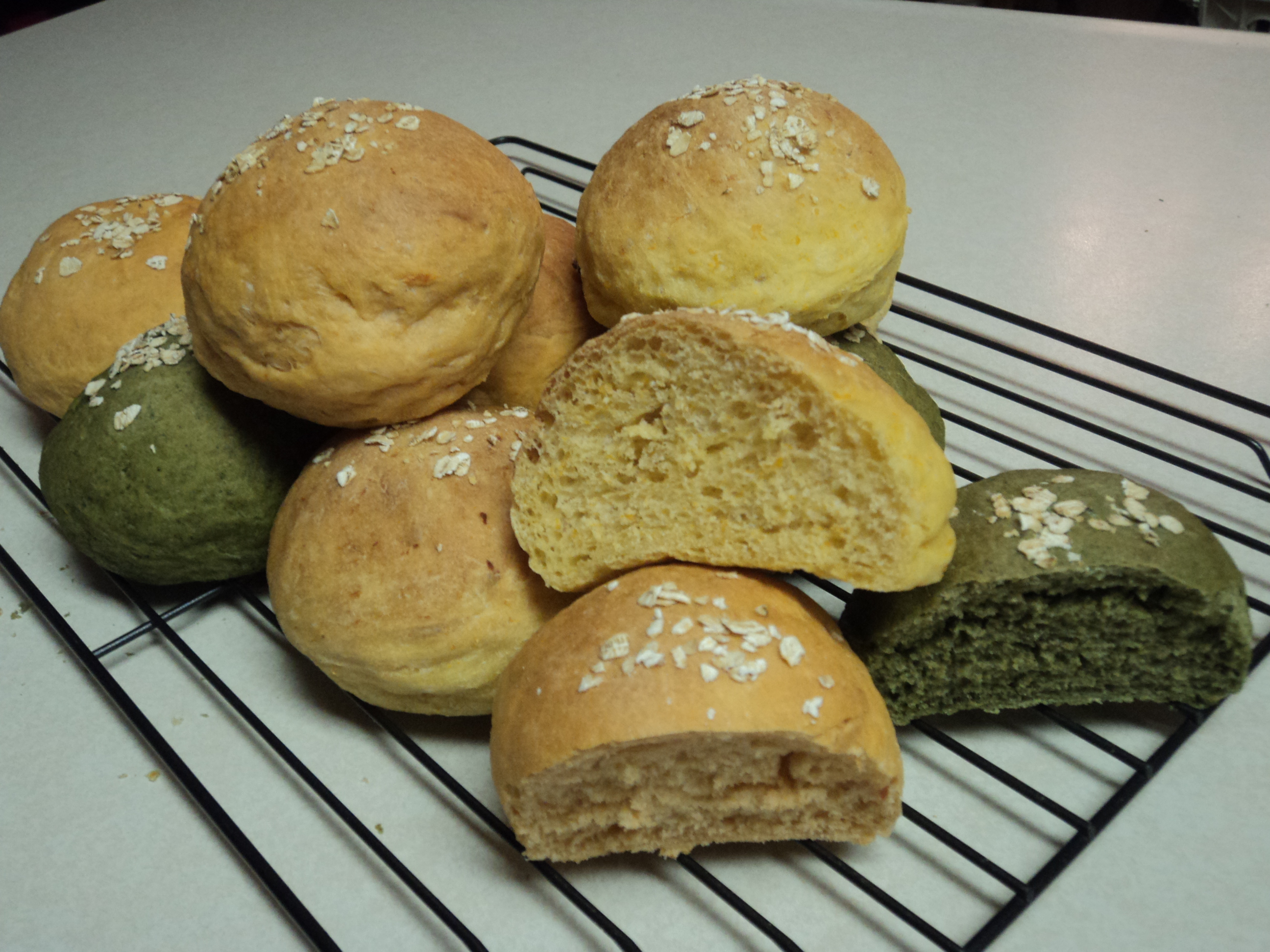 COLOURED VEGETABLE BUNS