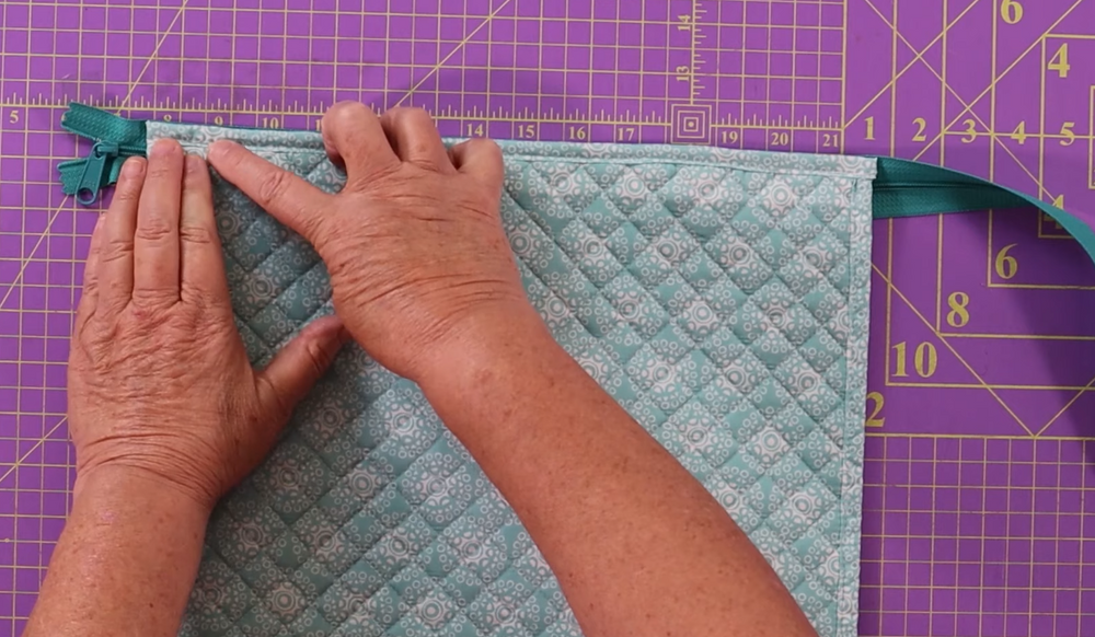 How to DIY Sew Your Very Own Zipper Pouch With A Placemat Stitchin Heaven
