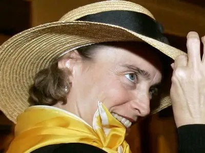 blanche lincoln with hat