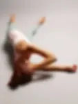 Femme pratiquant le MUNZ FLOOR