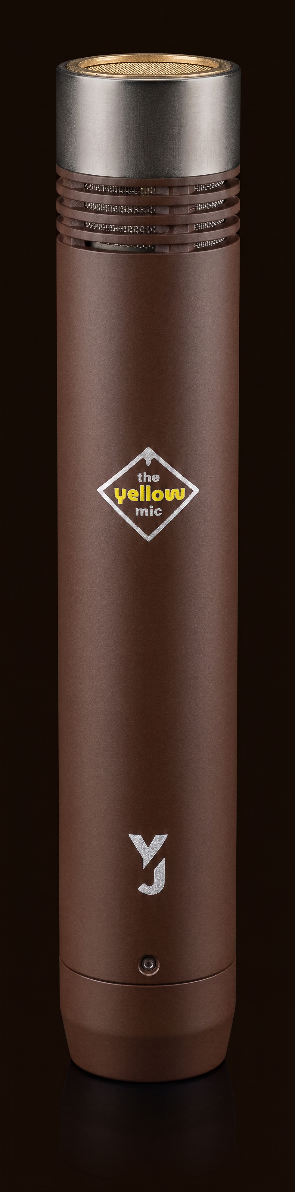 Firefly_Gemini Flash_Je voudrais sur la première image du micro YELLOW exactement le même