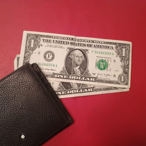 Queda do dólar gera impacto discreto na economia do Recife 
