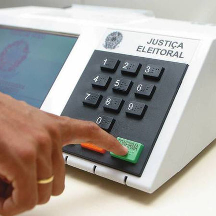 Da cédula ao digital: três décadas da urna eletrônica no Brasil