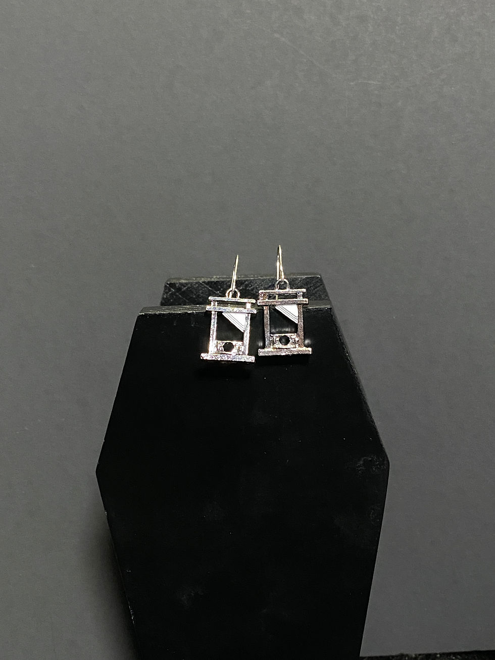 Thumbnail: guillotine earrings