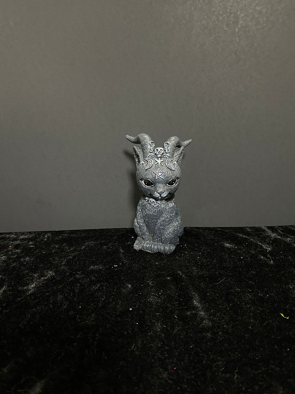 Thumbnail: Horned cat statue