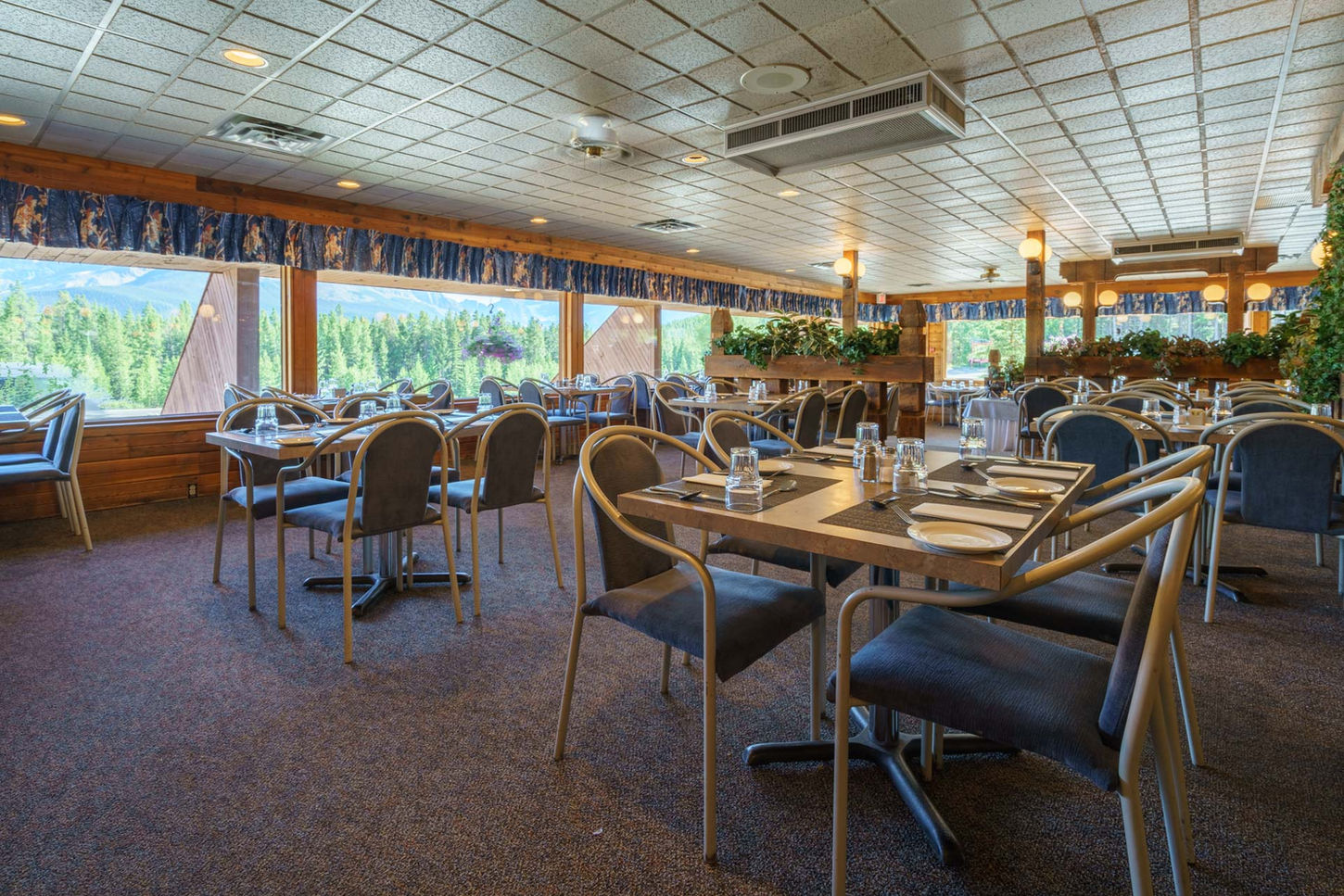 seating in The Mt. Wilson Restaurant