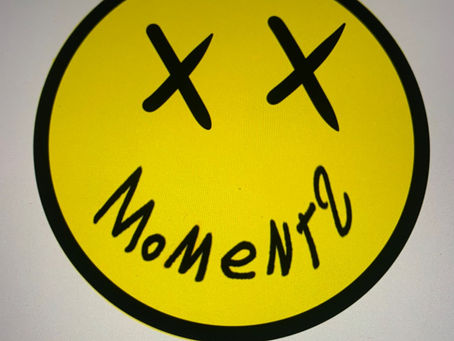 H A P P Y     MOMENTS      L O A D I N G