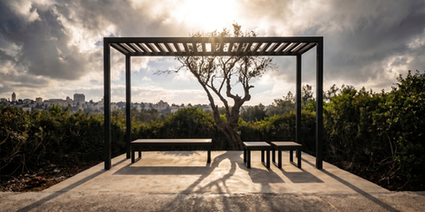 Silence and Memory – A Memorial Corner