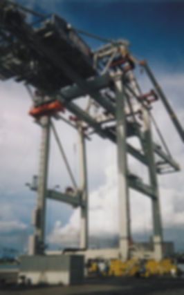 4-raising_upper_structure_on_container_c