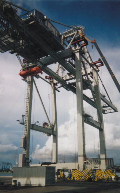 4-raising_upper_structure_on_container_c