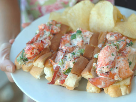 Classic Maine Lobster Roll: A CrabPlace.com Recipe