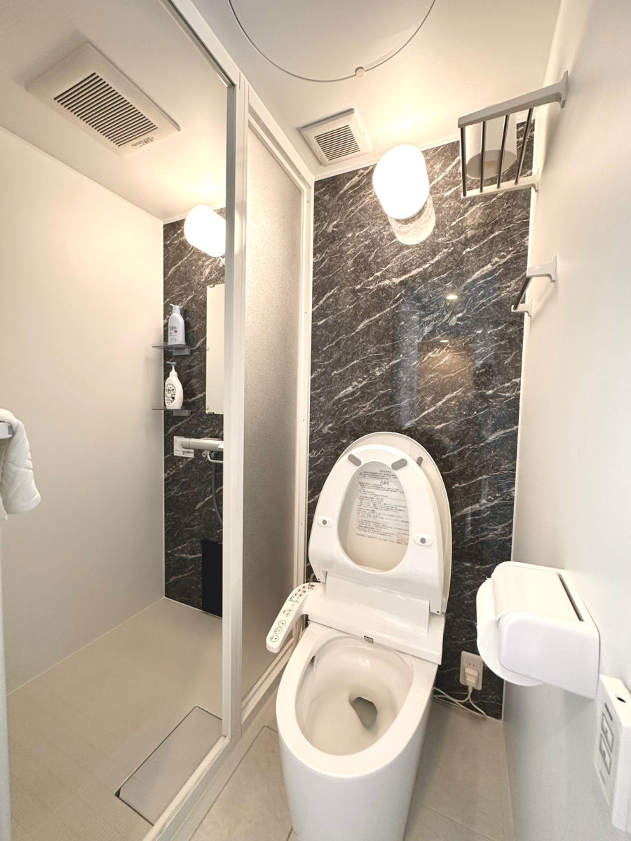 Toilet & Shower