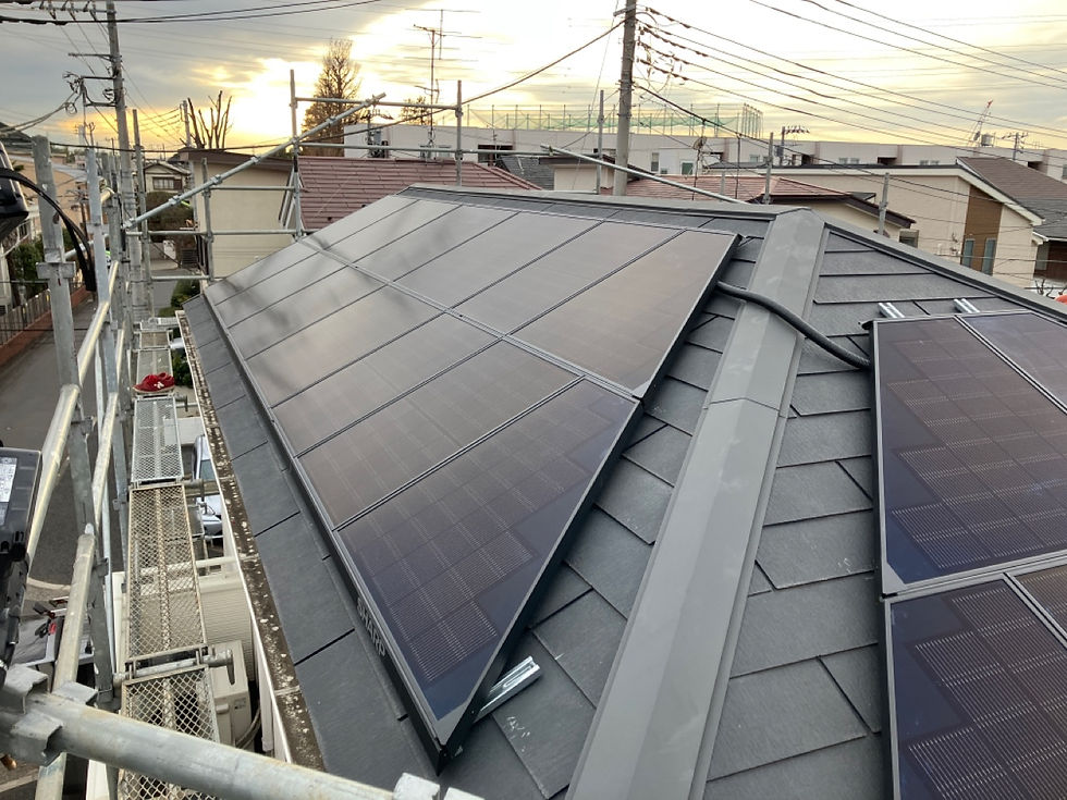 屋根全面(北面以外)に太陽電池パネル