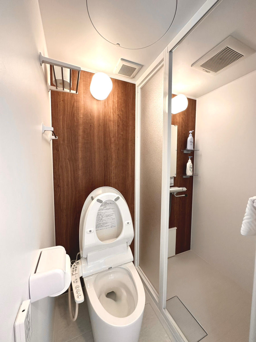 Toilet & Shower