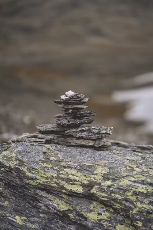 Image d'un Cairn en montagne 