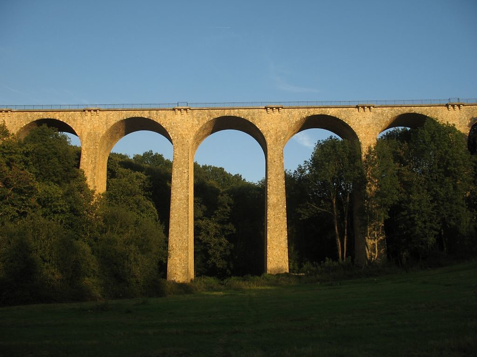 Le viaduc de Fauvettes, connu pour l'escalade