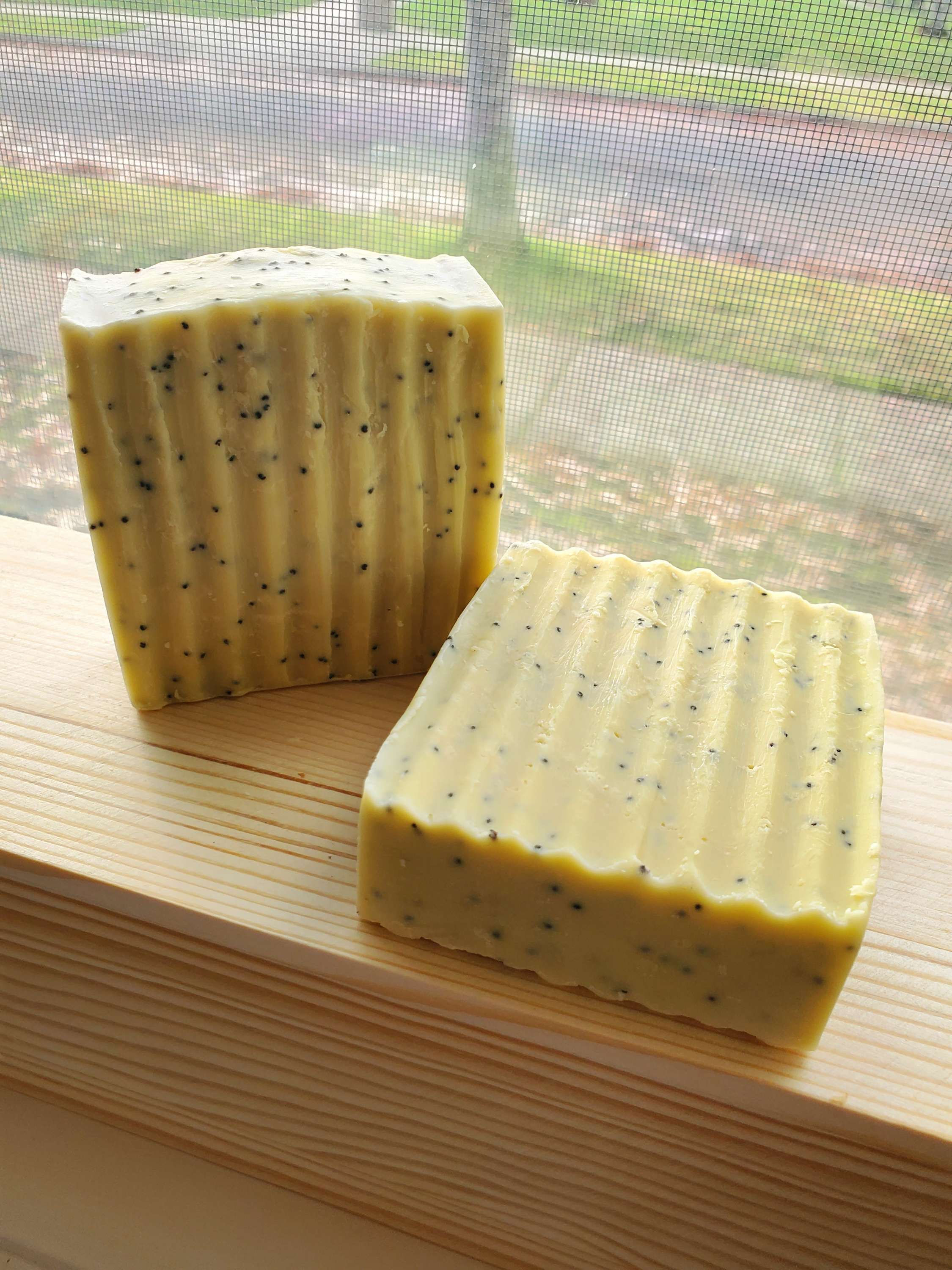 Luscious Loaf ~ Lemon & Poppyseed 