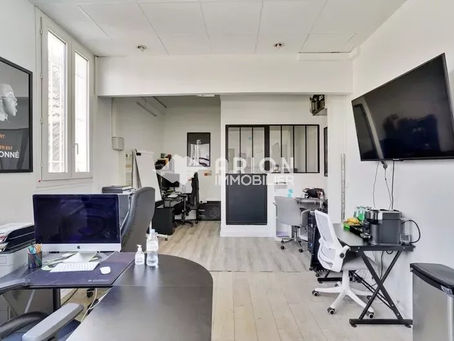 Bureau Indépendant de 31 m², Lumineux et Calme, à Proximité des Métros Robespierre et Galliéni