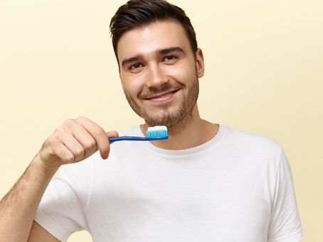 Não escovar os dentes aumenta risco de disfunção erétil, aponta estudo