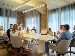 WMB Marketing Digital e clientes marcam presença em almoço de conexões, com Oséias Gomes e Janguiê Diniz