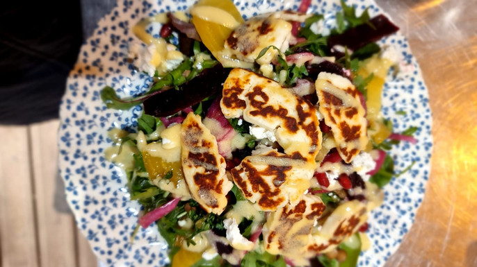 halloumi salad in the kettle