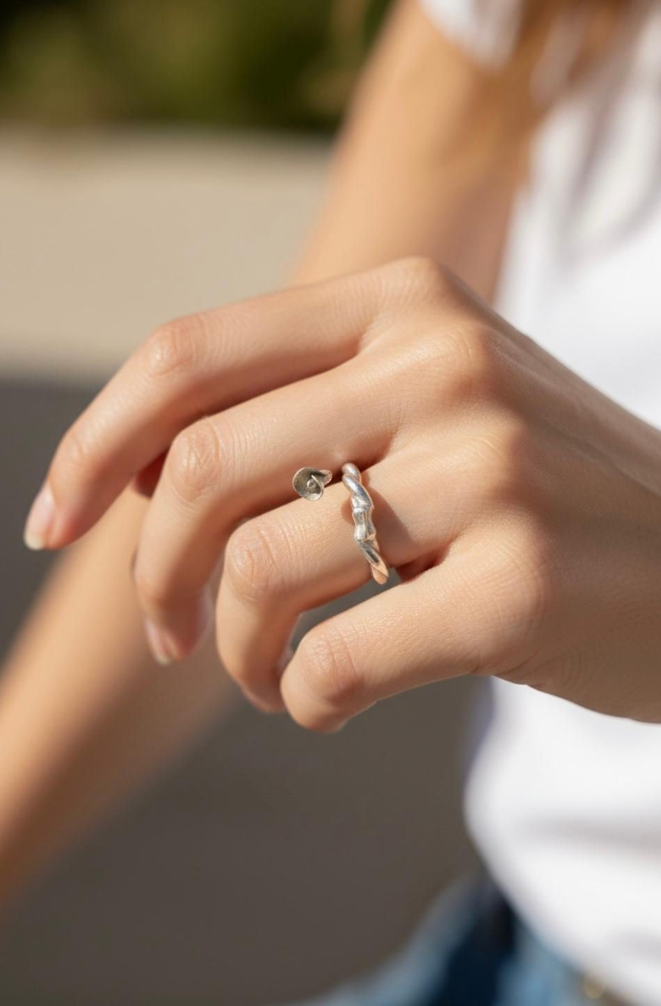Thumbnail: Ethiopian Arum Ring