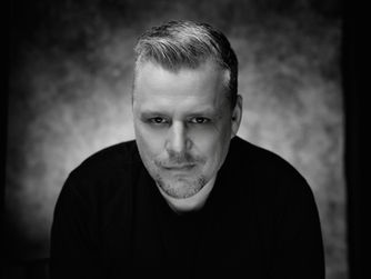 Honza Křížek vydává nový singl a videoklip „Dokud dejchám“. Emotivní rocková balada otevírá cestu k albu Mosty spálím