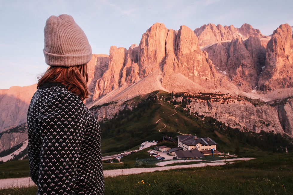 Passo Gardena v barvi sončnega zahoda