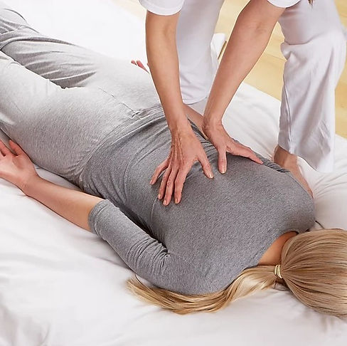Woman%2520having%2520Shiatsu%2520massage_edited_edited.jpg