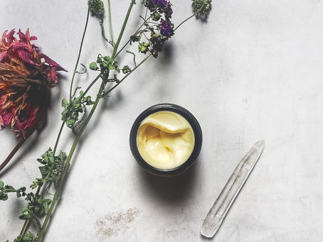 Essential Oils vs Fragrance: A Personal Guide to Safety and Usage