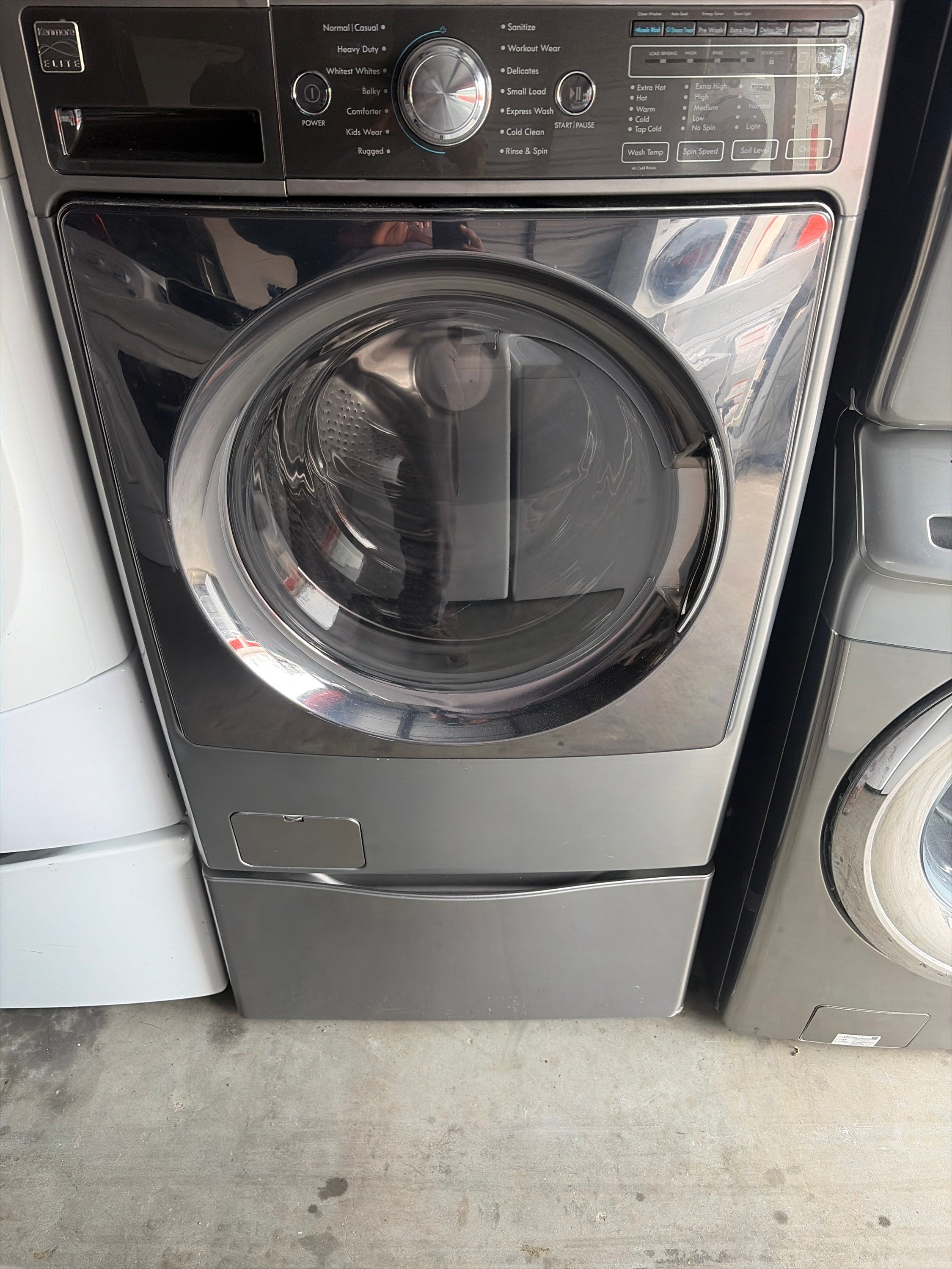 Kenmore Elite front load washer on pedestal /w steam treat