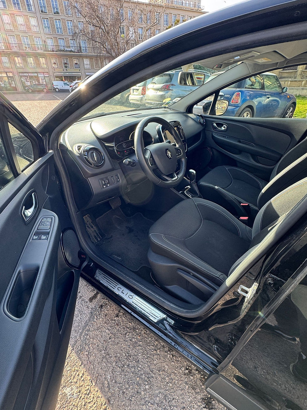 Miniature : Renault clio IV 1,5 dci limited