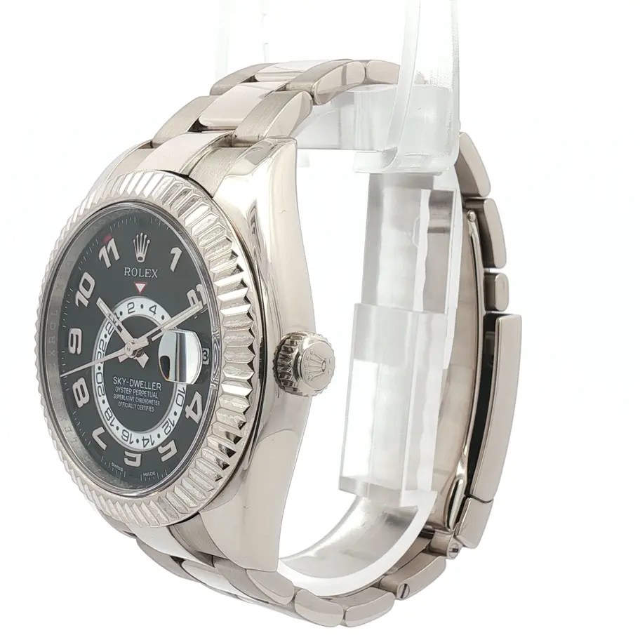 Reloj Rolex Sky Dweller con esfera negra y pulsera de acero. Boué Joyeros CDMX.